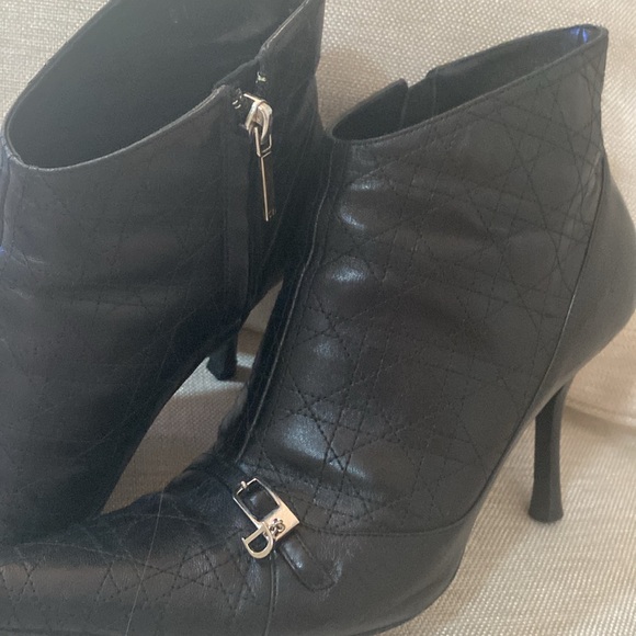 Christian Dior Leather Booties Made In Italy size 37 1/2 pointed toe - Picture 1 of 16